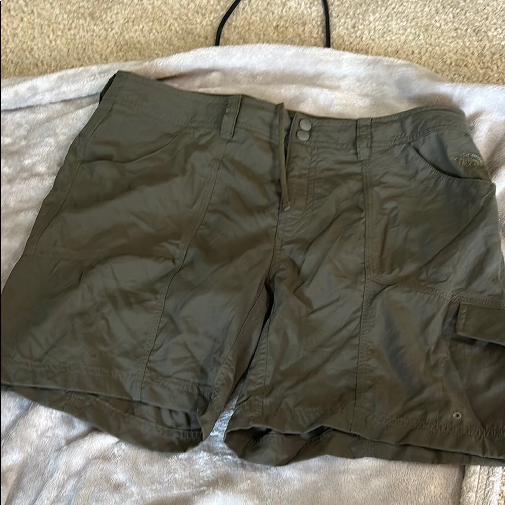 North face women’s cargo shorts - size 14 long